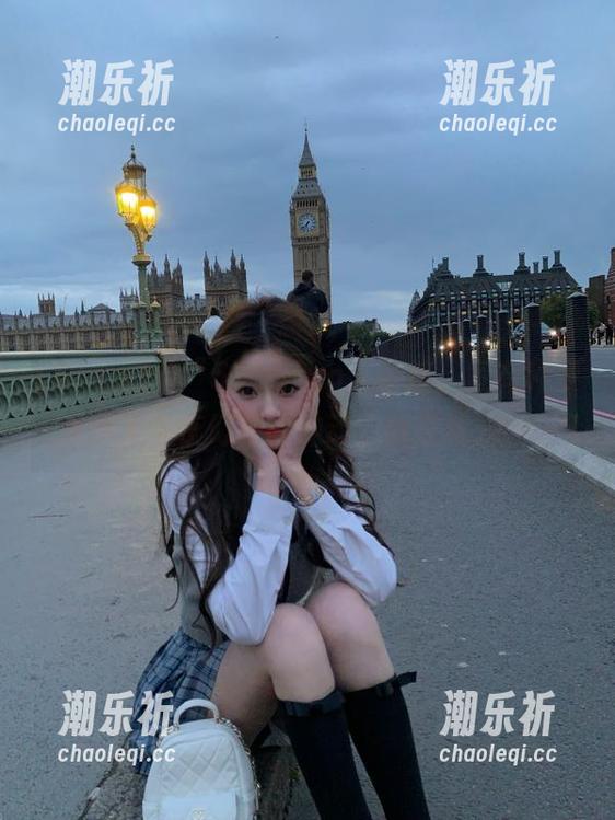 51cg 看“51cgfun”链接,竟有种要滑翔入午夜幻想的冲动,我在犹豫……