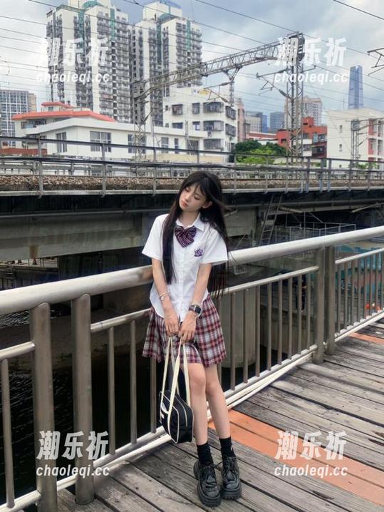 在线来了！在51吃瓜网址流连，刚刚那一瞬间我真担心要被吃掉。