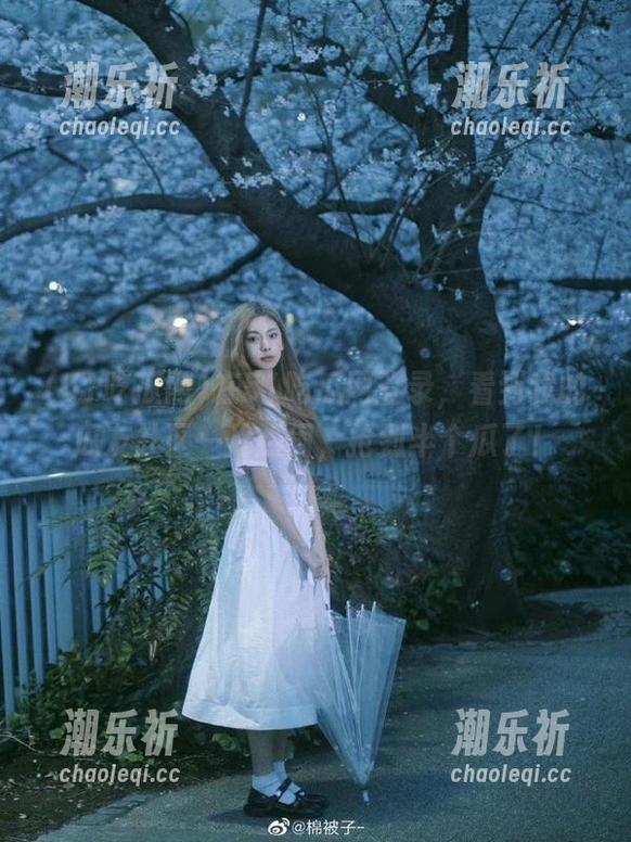 51吃瓜网 在51吃瓜网登录,看到我的瓜友社区一片热闹,抢到半个瓜了!