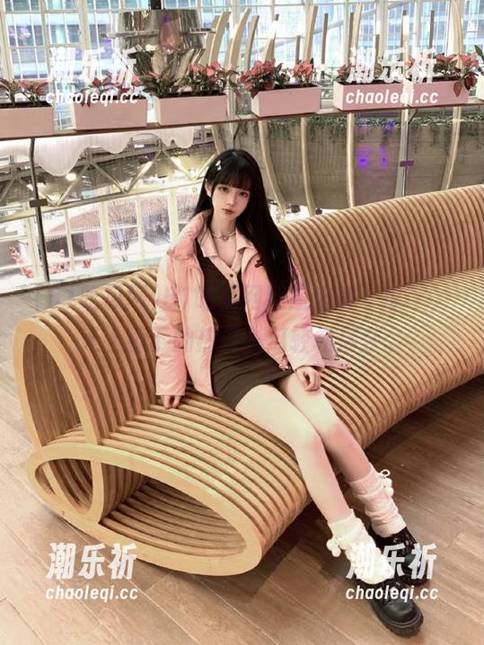 51吃瓜网导航出奇“瓜”，天上掉下的热门大瓜轻松捕获。