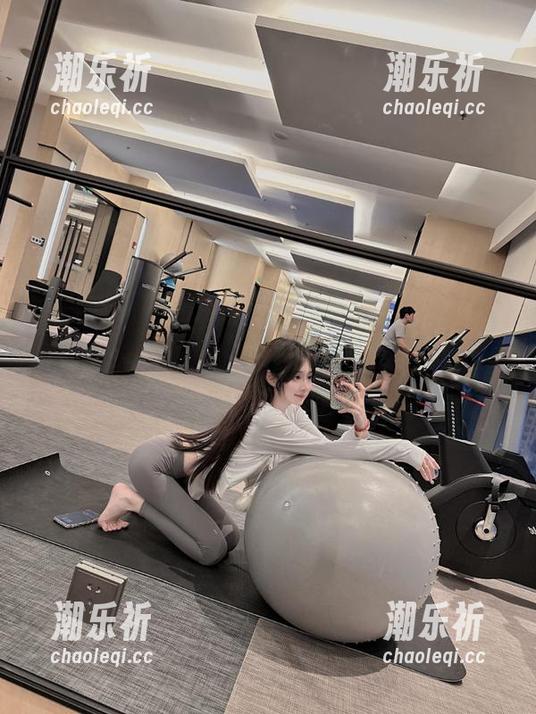 51吃瓜群众 “51吃瓜群众”网站,真是个让人想流连忘返的地方,边吃边看太开心了