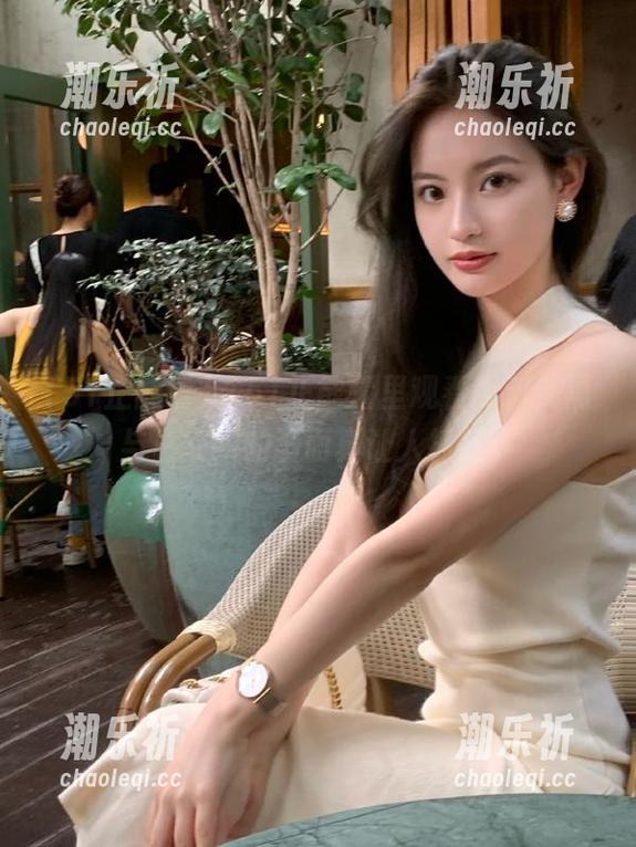 在51正能量里观看黑料，黑与白交织的画面真让人抓狂。