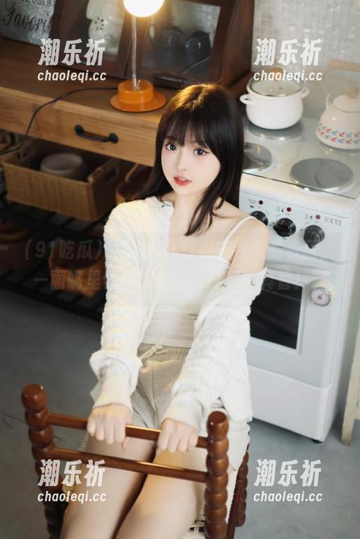 91吃瓜 一面在91吃瓜在线浏览资源,一面嘴里偷偷嘀咕:“这瓜,真香!”