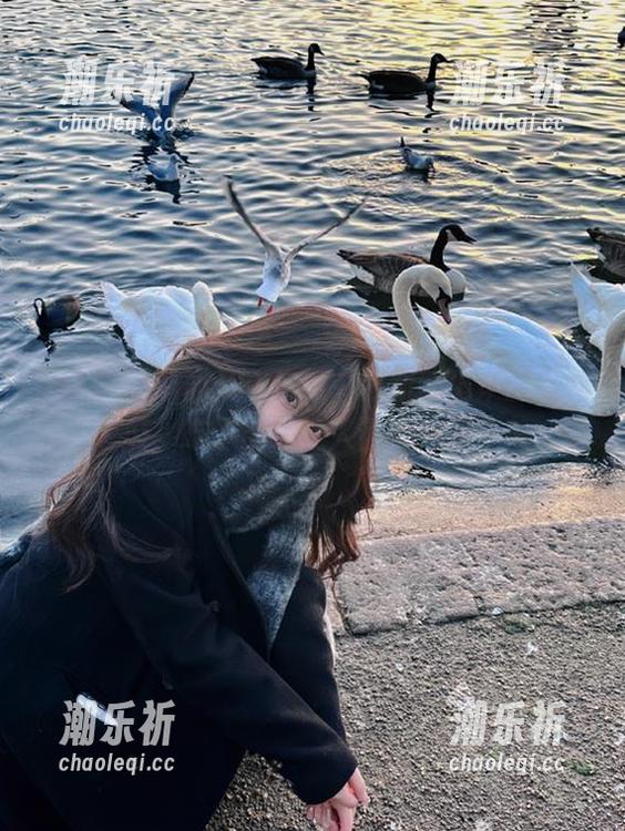 91吃瓜中心 91吃瓜中心新鲜出炉的最新瓜,吃了能否让人热血沸腾?