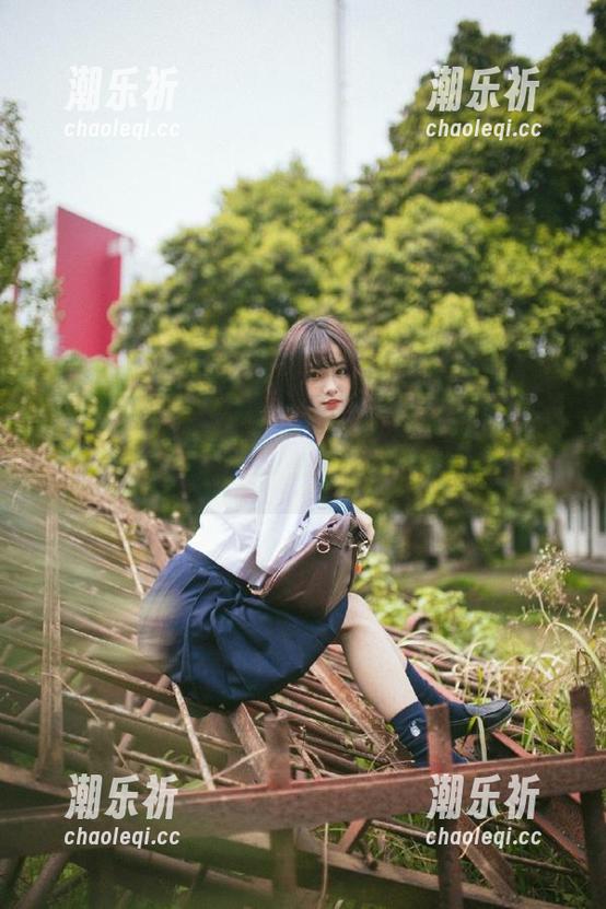 来“91黑料”直达，瓜田里的事儿一条条都有劲