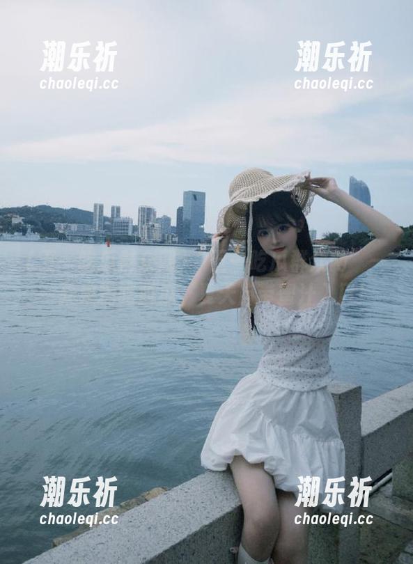 五一吃瓜群众网 “五一吃瓜群众网”——桑果糖吃西瓜,夏天自带蜜汁入口!