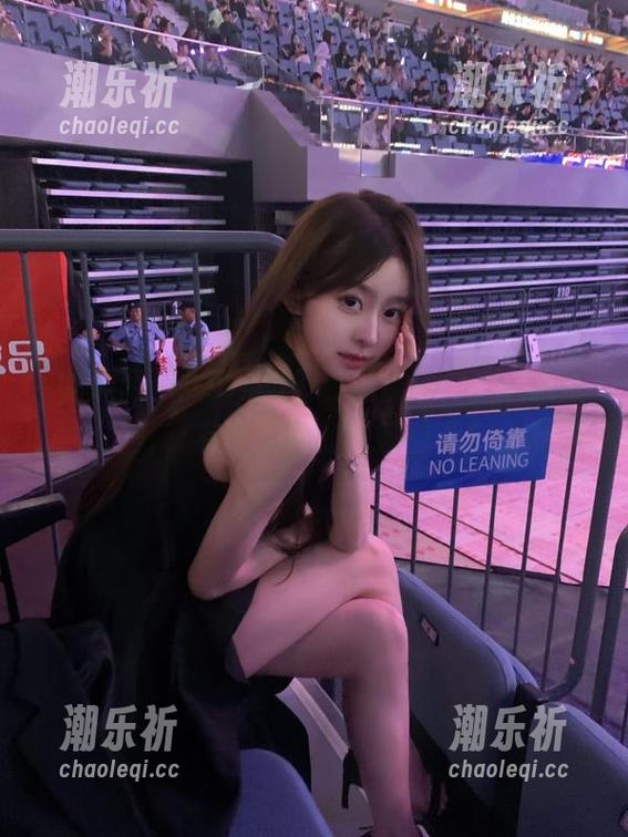 吃瓜网 吃瓜网的入口像魔法门,一推就开,有啥震撼的瓜等着我?