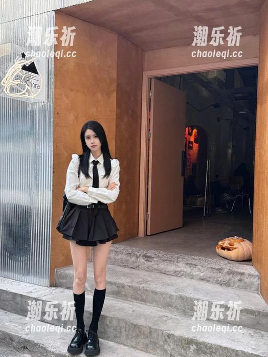 我经常在娱乐718网页中寻找二维码的踪迹，成了吃瓜版侦探！