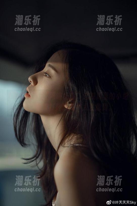 “网曝吃瓜”这视频里的小细节，我敢打赌没几个人注意到。