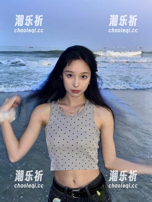 黑料24h 黑料24h官网:这瓜太juicy,光看就忍不住咬一口