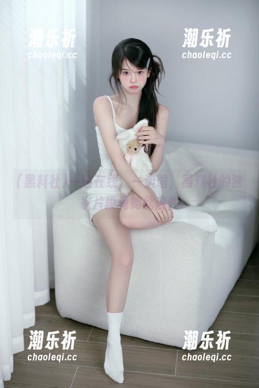 一边在线，一边嗑，黑料社的独家片段竟如此魔性