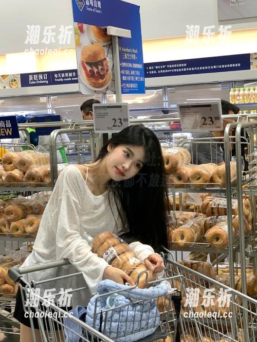 黑料社 苹果版51黑料社:吃瓜新天地,连香蕉皮都不放过!