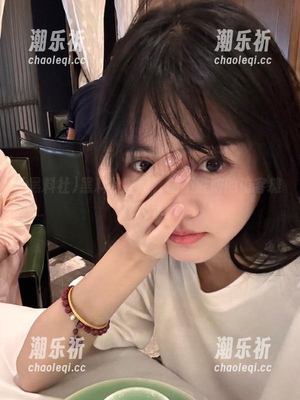 黑料社官网，防不胜防的访客摊牌现场。